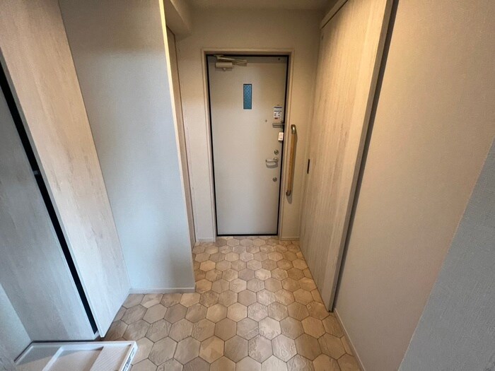 物件内観写真16　(玄関)
