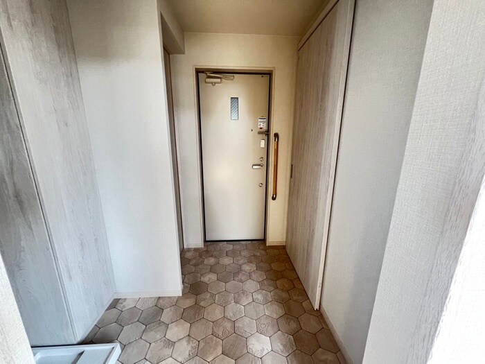 物件内観写真17　(玄関)
