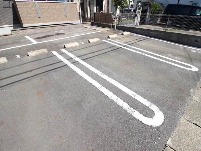 物件外観写真5　(駐車場)