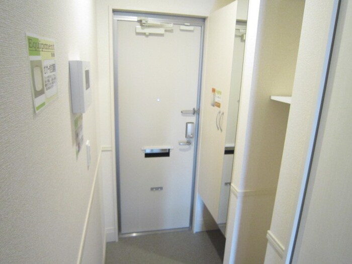 物件内観写真14　(玄関)