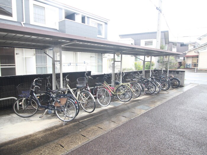 物件外観写真4　(駐輪場)