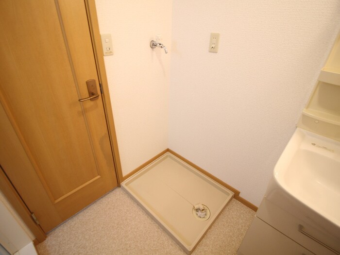 物件内観写真15　(洗濯機置場)