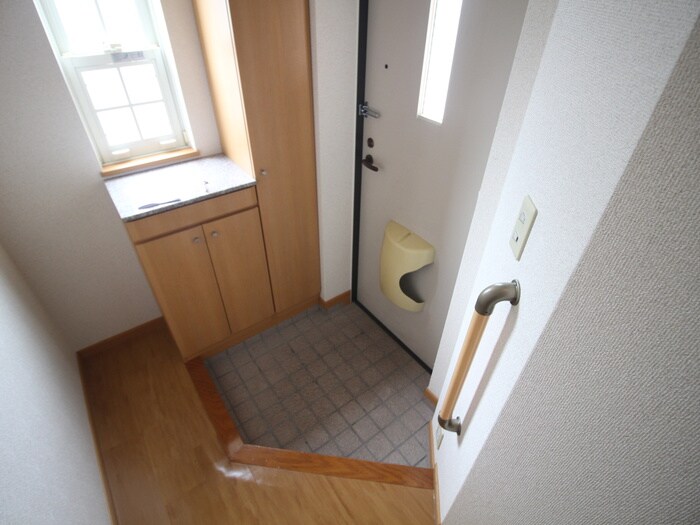 物件内観写真18　(玄関)