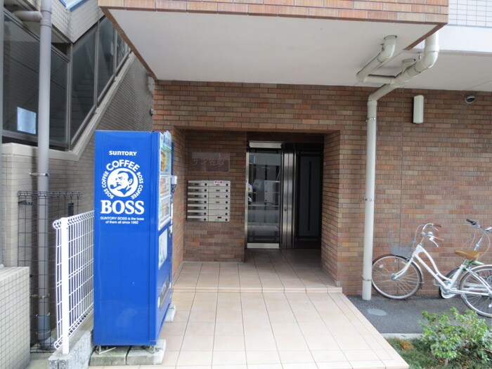 物件外観写真2　(エントランス部分)