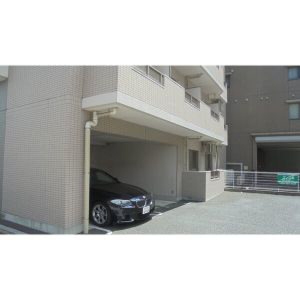 物件外観写真4　(駐車場)