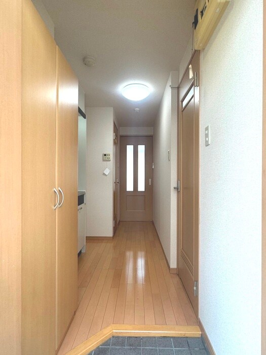 物件内観写真16　(玄関)