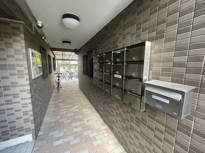 物件外観写真3　(エントランス部分)