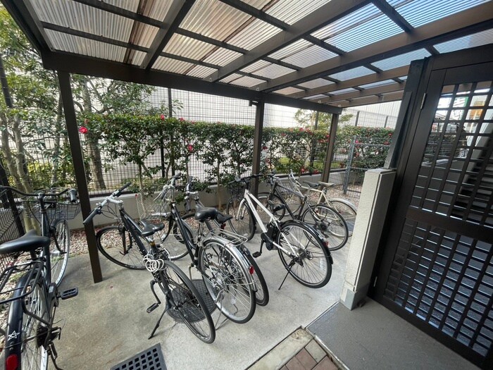 物件外観写真4　(駐輪場)