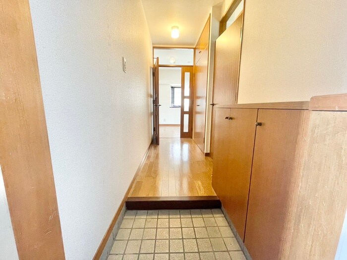 物件内観写真13　(玄関)