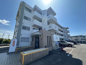 ロイヤル前山外観写真