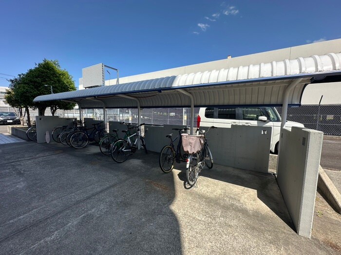 物件外観写真5　(駐輪場)