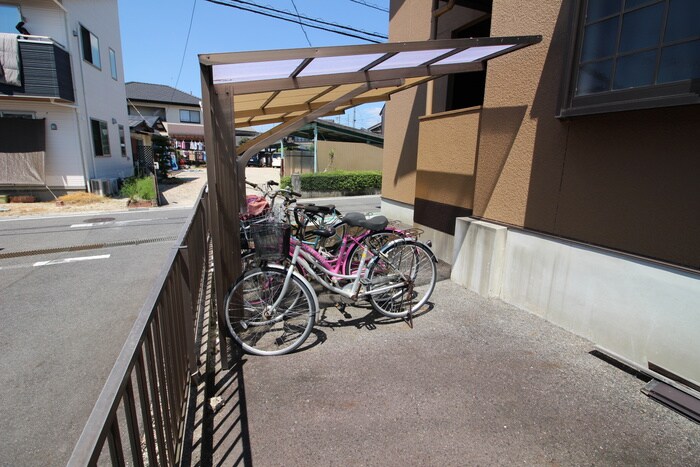 物件外観写真2　(駐輪場)