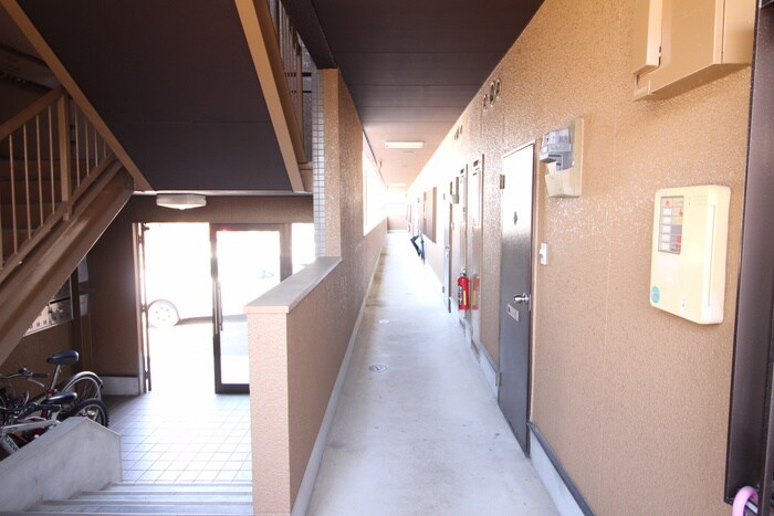 物件外観写真5　(エントランス部分)