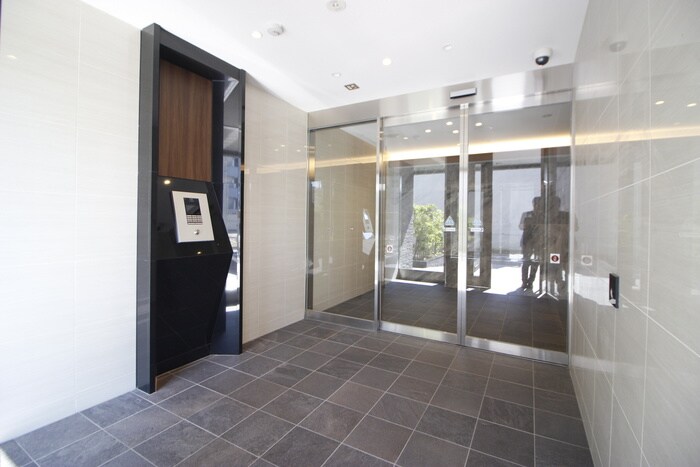 物件外観写真3　(エントランス部分)