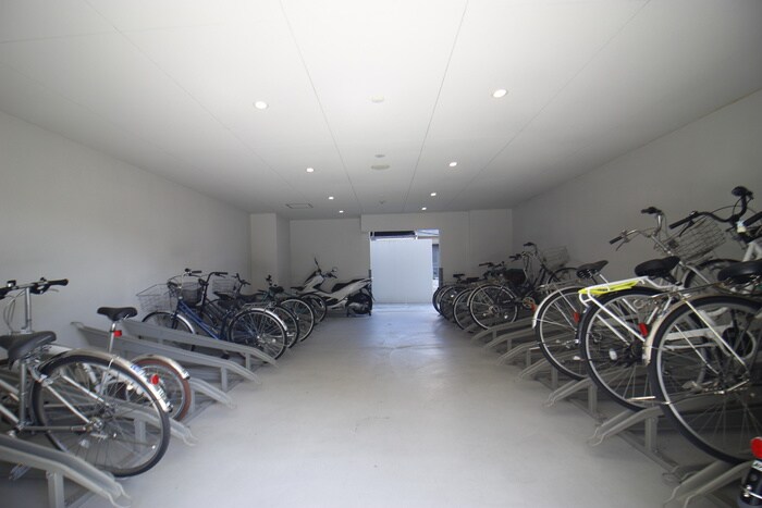 物件外観写真5　(駐輪場)