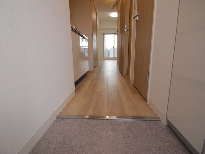 物件内観写真10　(玄関)