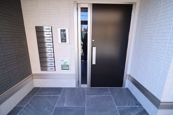 物件外観写真5　(エントランス部分)