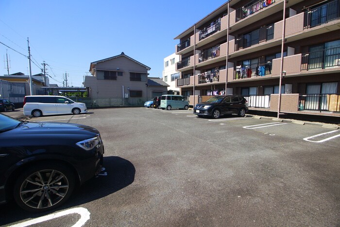 物件外観写真2　(駐車場)
