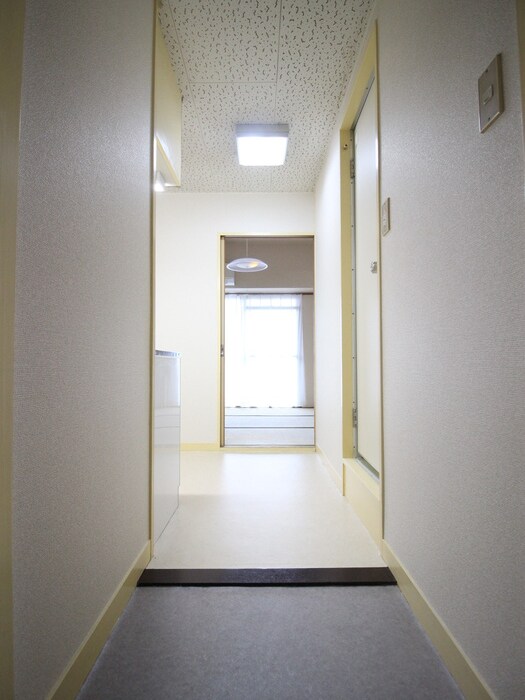 物件内観写真9　(玄関)