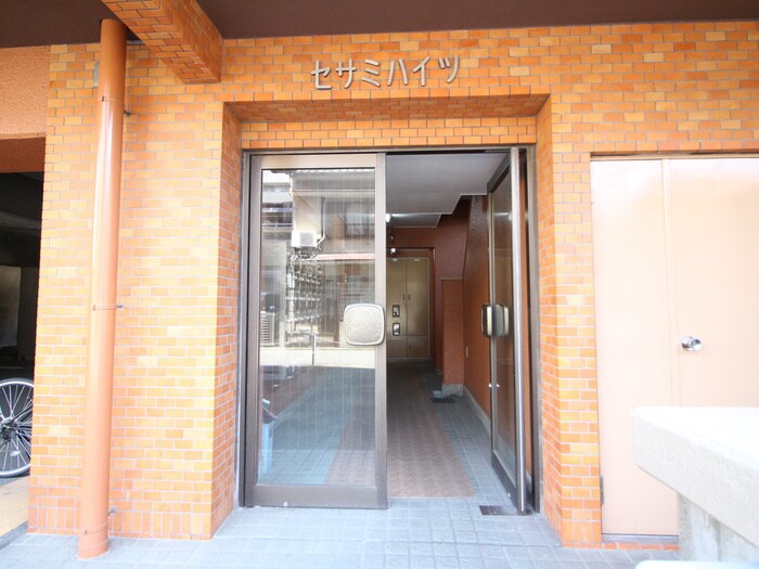 物件外観写真3　(エントランス部分)