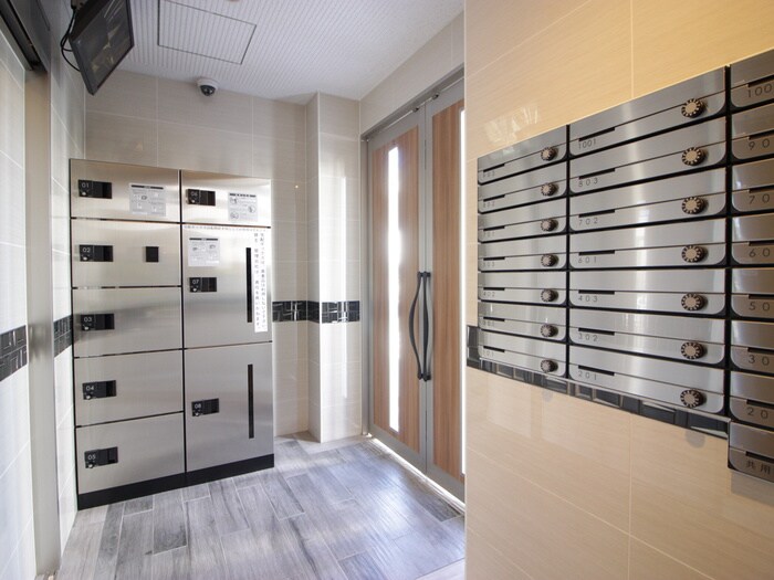 物件外観写真6　(エントランス部分)