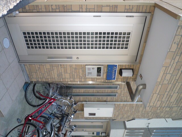 物件外観写真5　(エントランス部分)