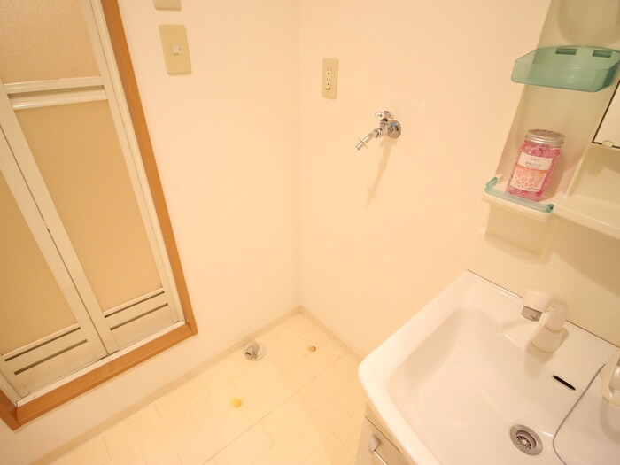 物件内観写真11　(洗濯機置場)