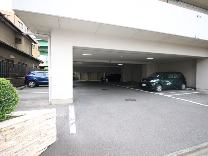 物件外観写真5　(駐車場)