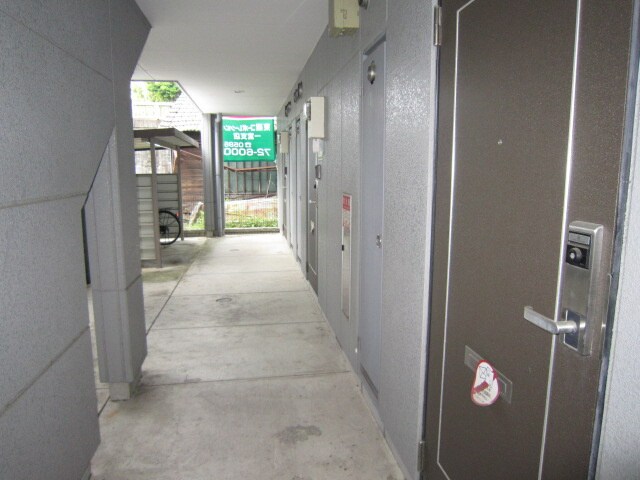 物件外観写真3　(エントランス部分)