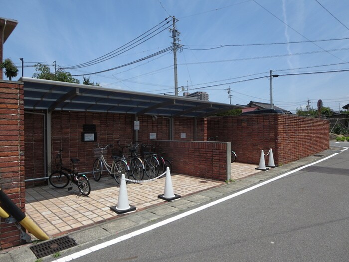 物件外観写真2　(駐輪場)