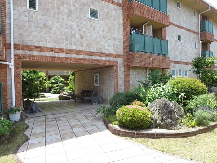 物件外観写真5　(エントランス部分)