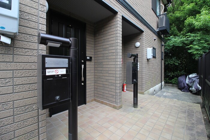 物件外観写真6　(エントランス部分)