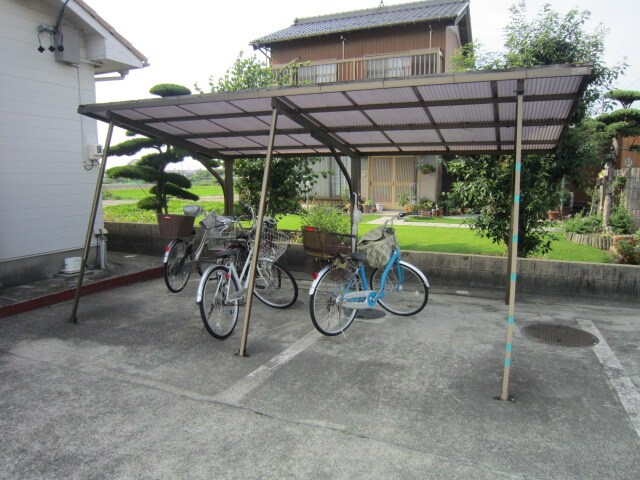 物件外観写真3　(駐輪場)