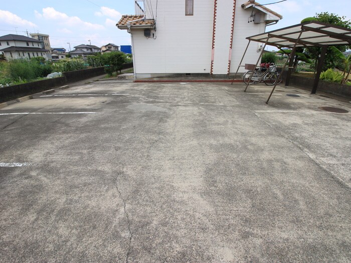 物件外観写真5　(駐車場)