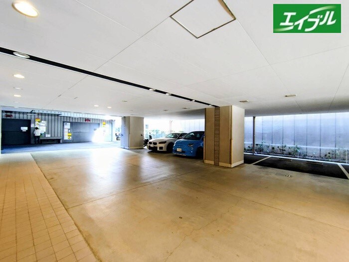 物件外観写真3　(駐車場)