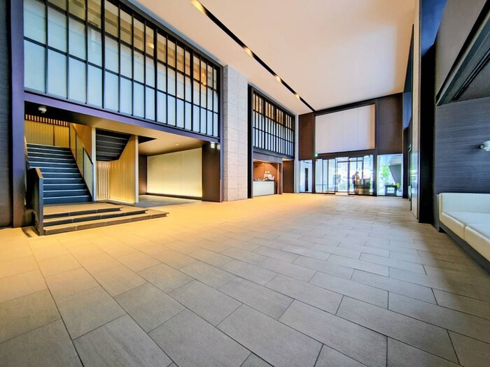 物件外観写真5　(エントランス部分)