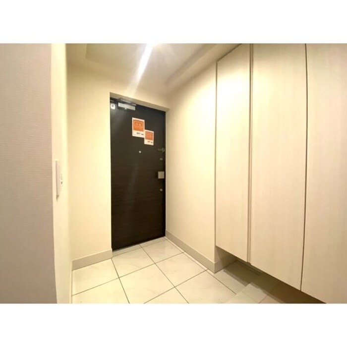 物件内観写真8　(玄関)