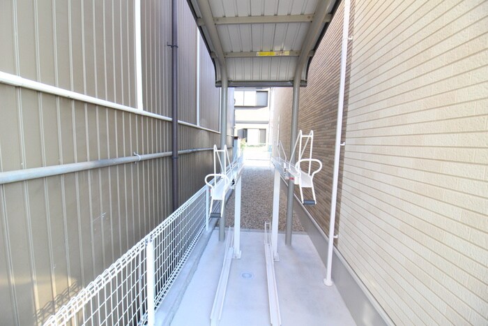 物件外観写真4　(駐輪場)