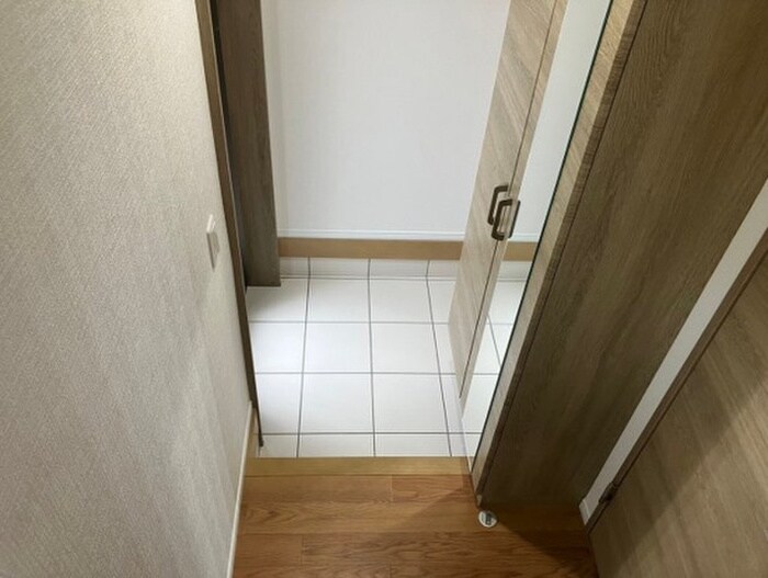 物件内観写真12　(玄関)