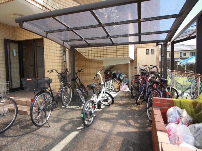 物件外観写真4　(エントランス部分)