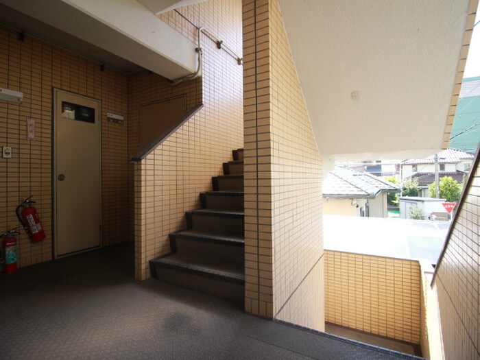 物件外観写真6　(エントランス部分)