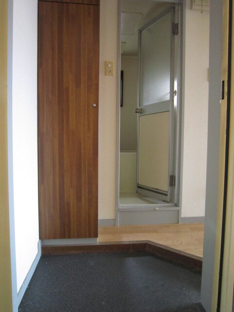 物件内観写真10　(玄関)