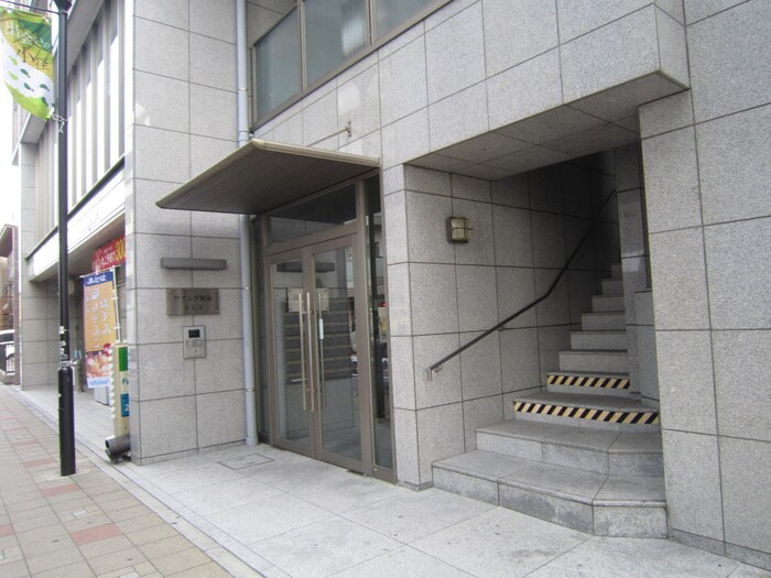 物件外観写真6　(エントランス部分)