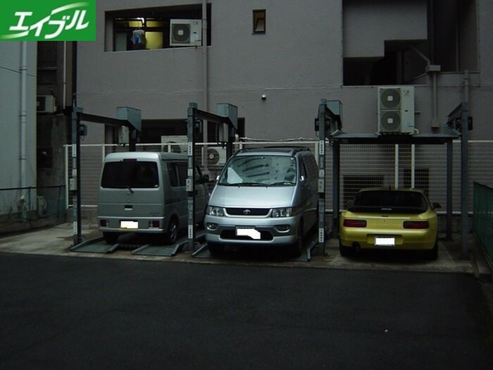 物件外観写真5　(駐車場)