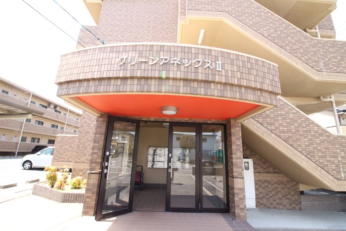 物件外観写真2　(エントランス部分)