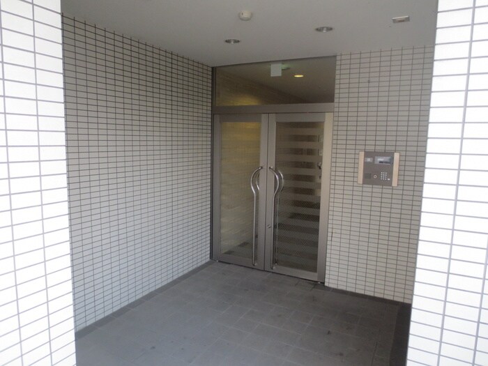 物件外観写真4　(エントランス部分)