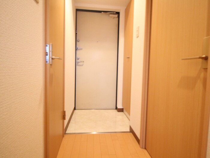物件内観写真16　(玄関)