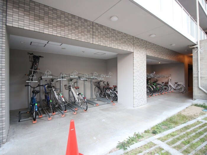 物件外観写真4　(駐輪場)