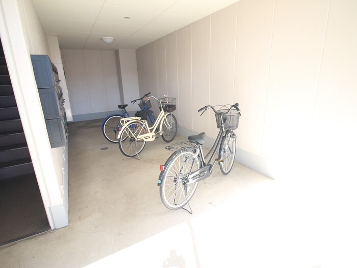 物件外観写真3　(駐輪場)