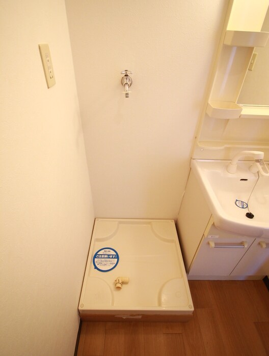 物件内観写真15　(洗濯機置場)